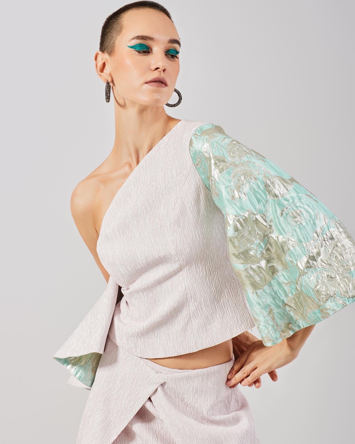 One shoulder mismatched top